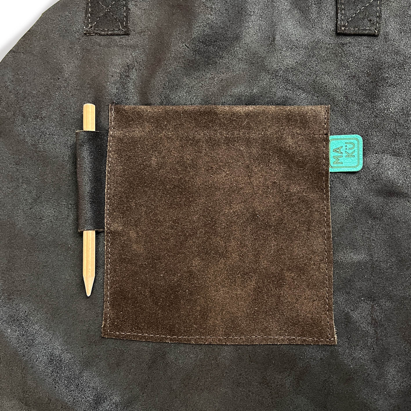 KORU Leather Apron / Black Coffee Nubuck