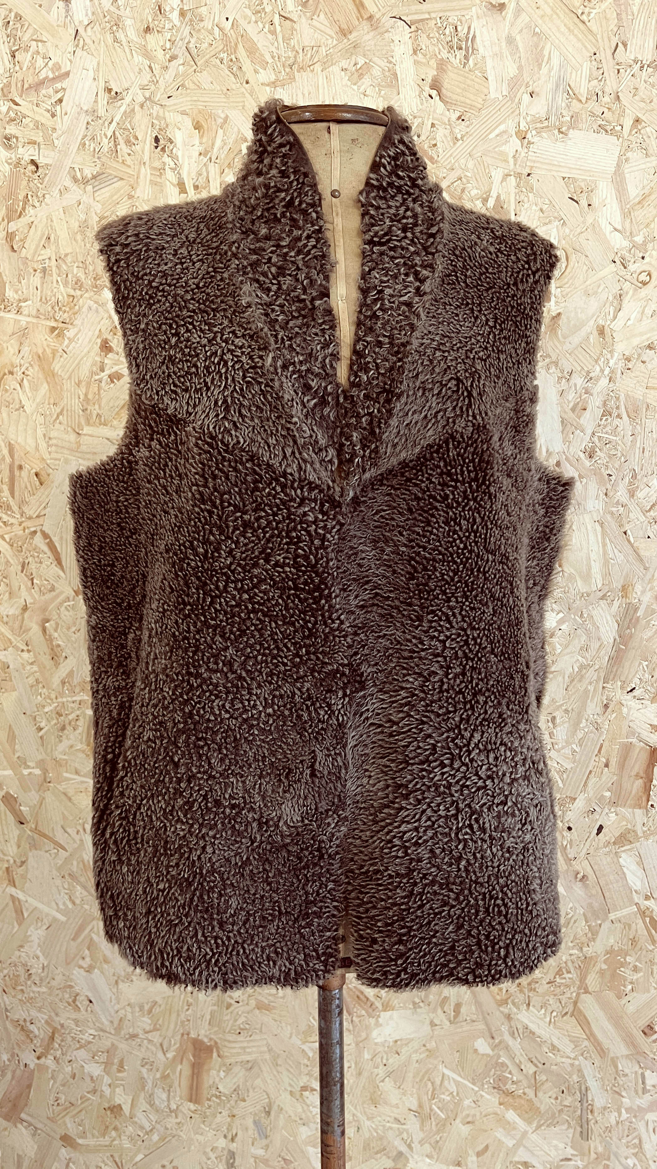 YELEK REVERSIBLE GILET / CURLY BROWN