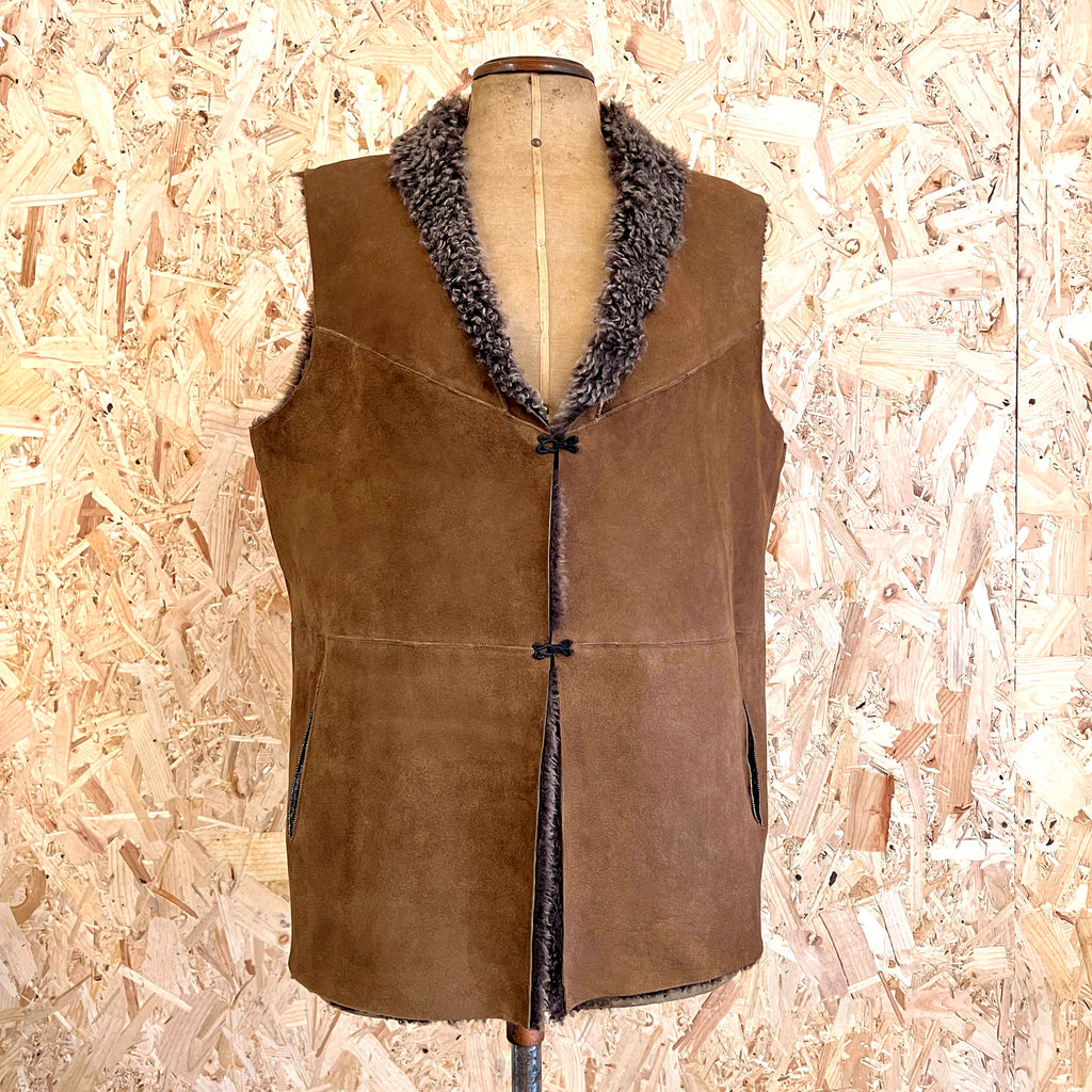 YELEK REVERSIBLE GILET / CURLY BROWN