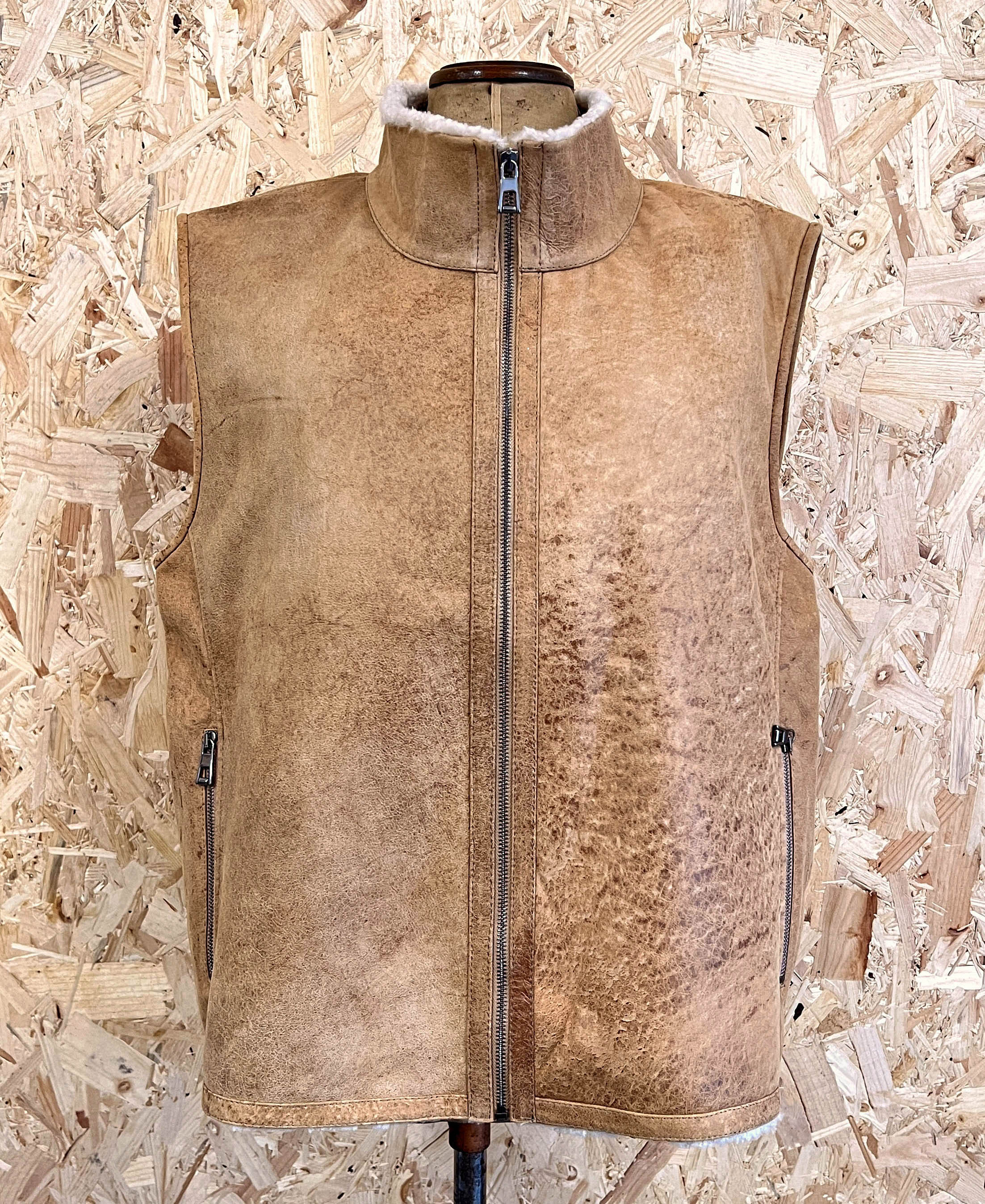 MEN'S GILET / SAND + NATURAL