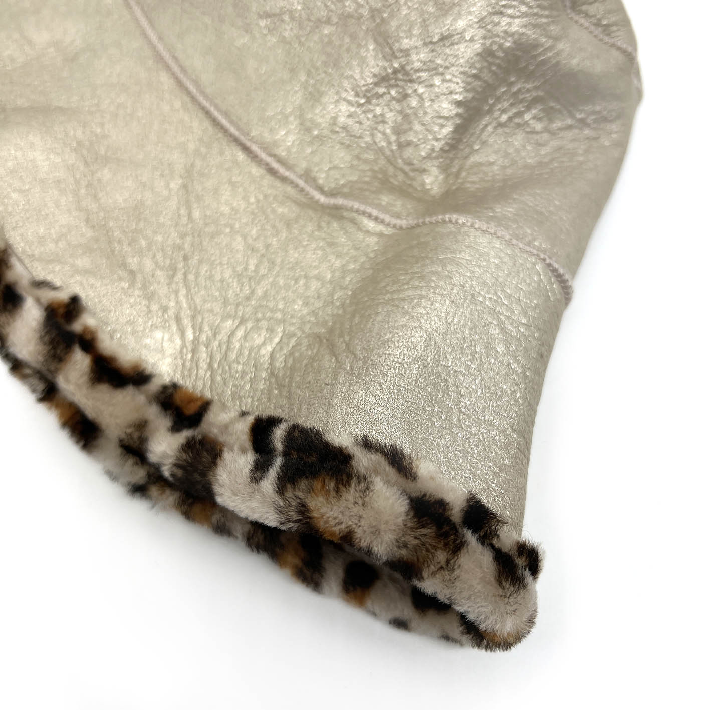 REVERSIBLE HAT / LEOPARD PRINT + GOLD