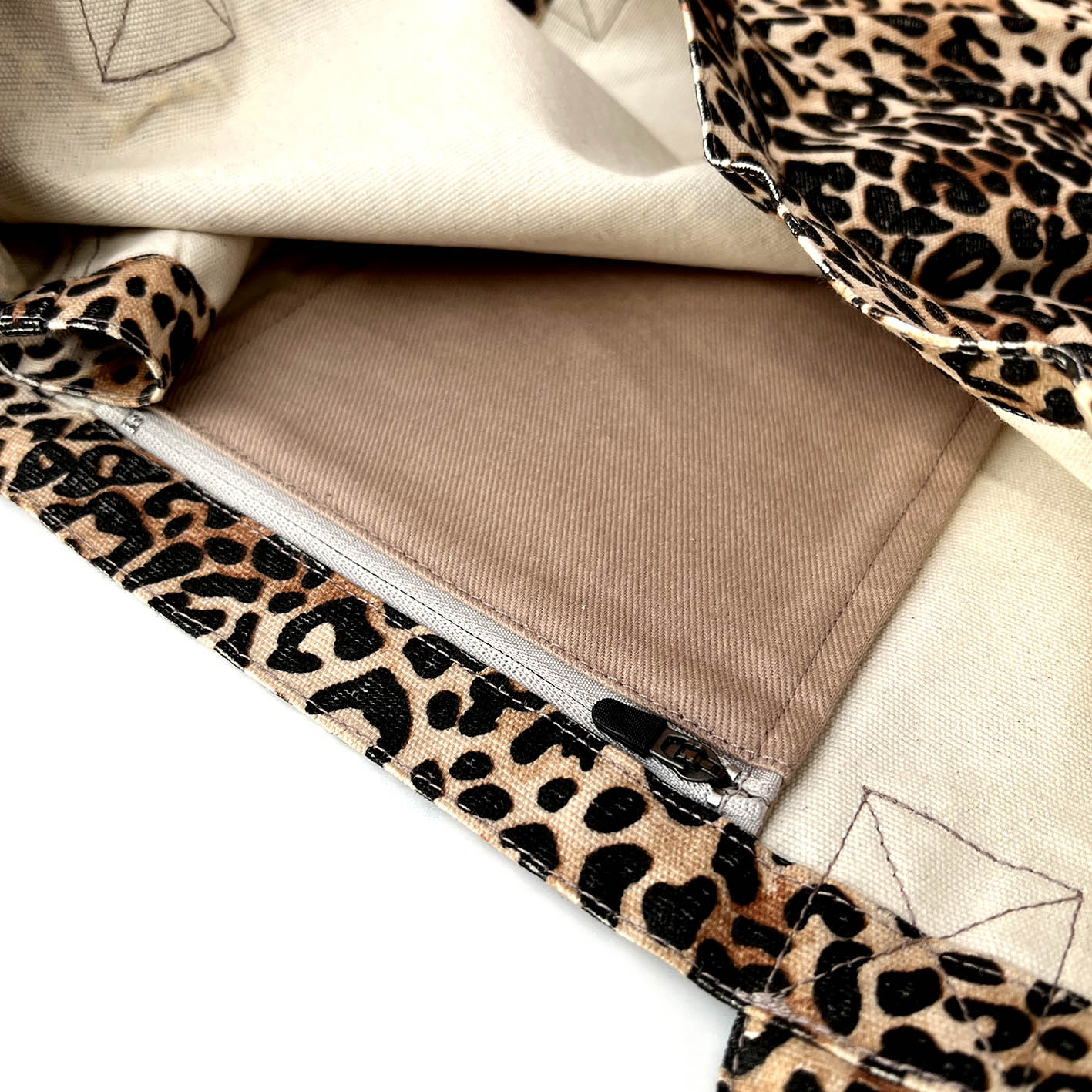 SHOPA CANVAS TOTE BAG / Large Biscuit Leopard