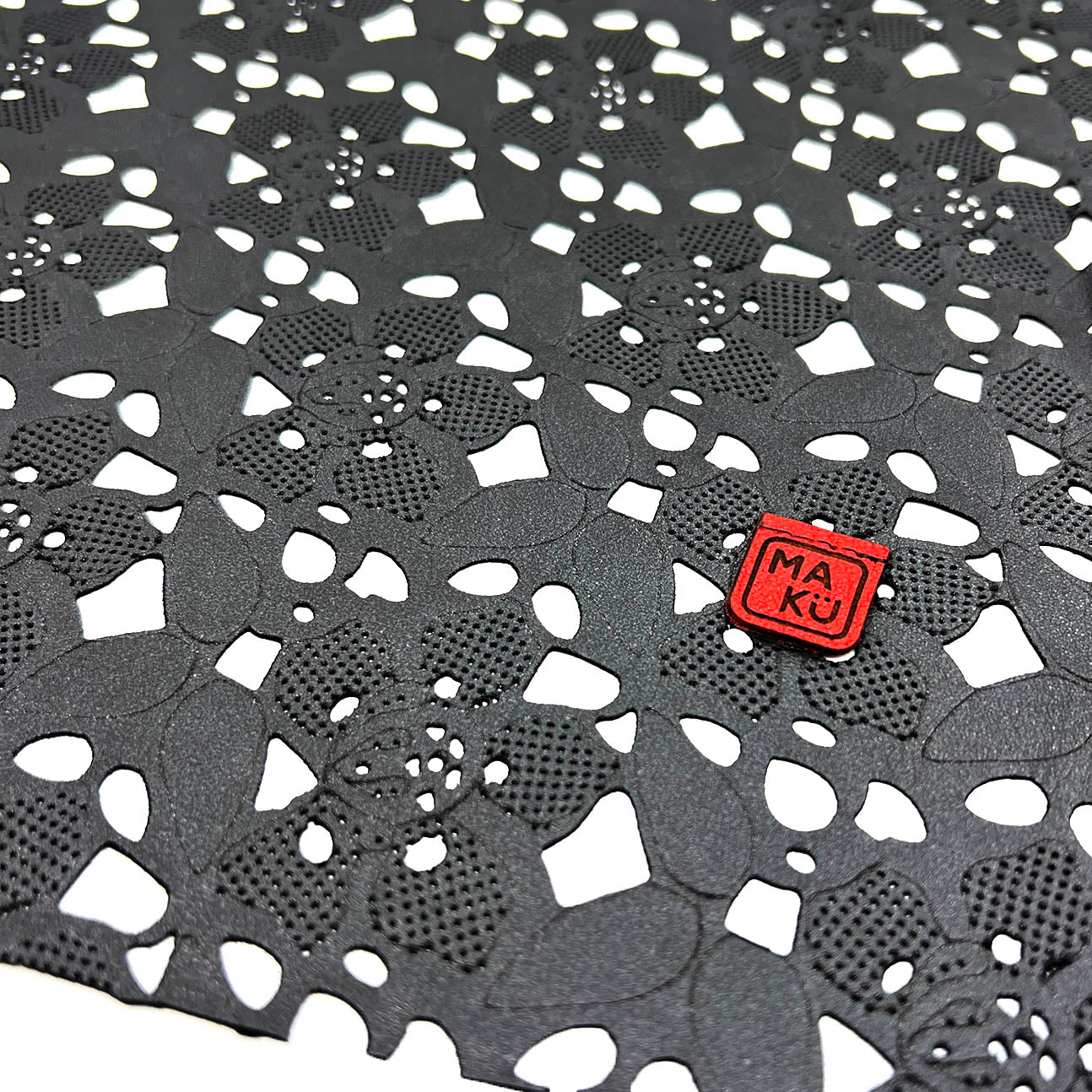 LEATHER LACE SCARF / Black Sheen