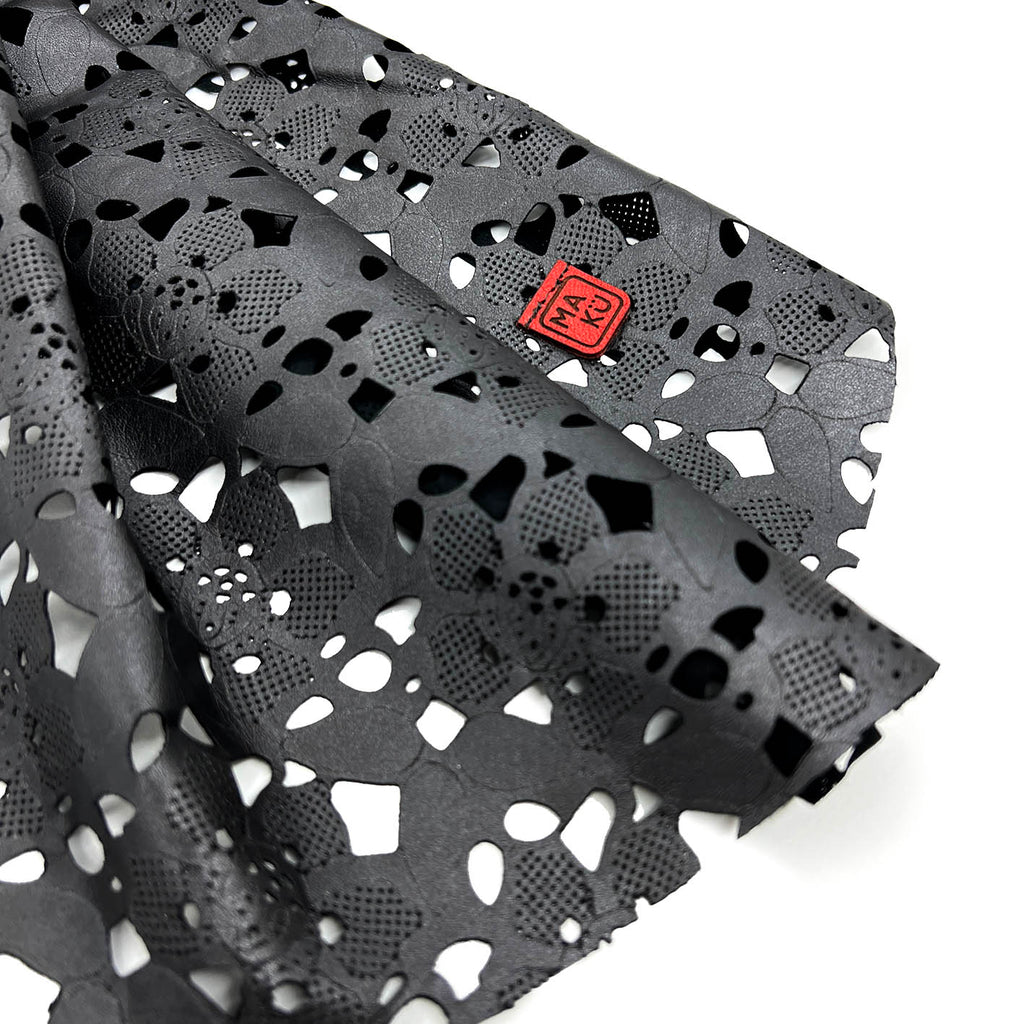 LEATHER LACE SCARF / Black Sheen