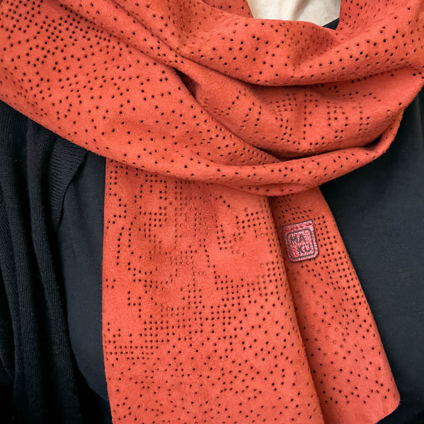 LEATHER LACE SCARF / Crimson Suede