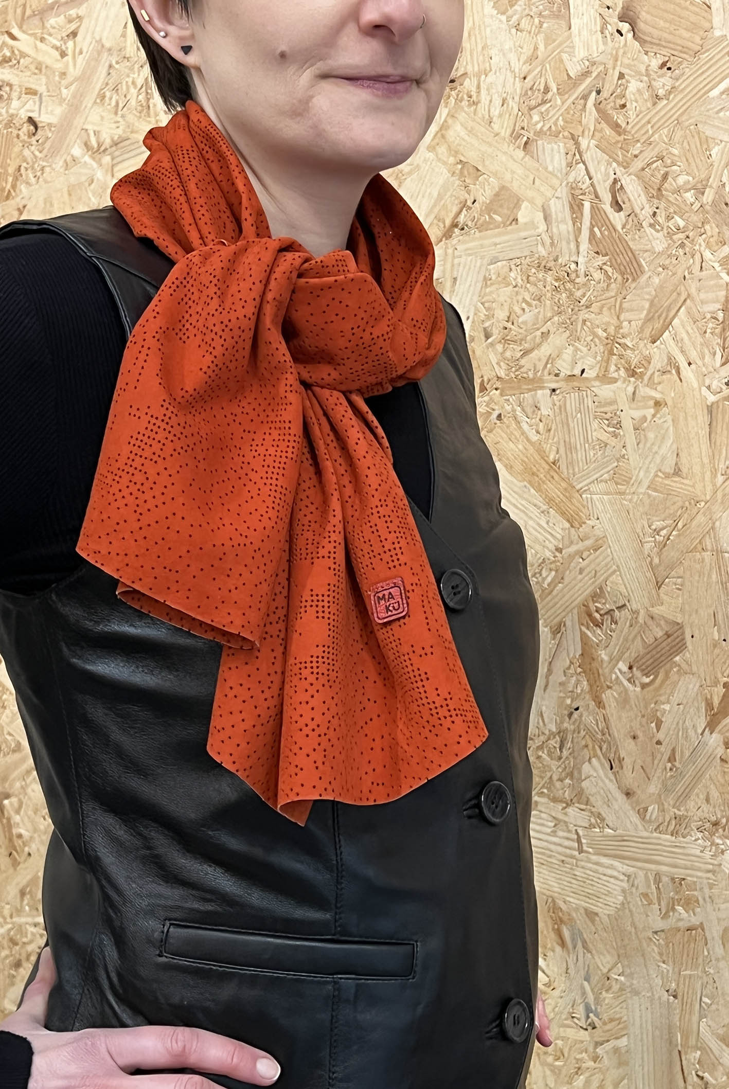 LEATHER LACE SCARF / Crimson Suede