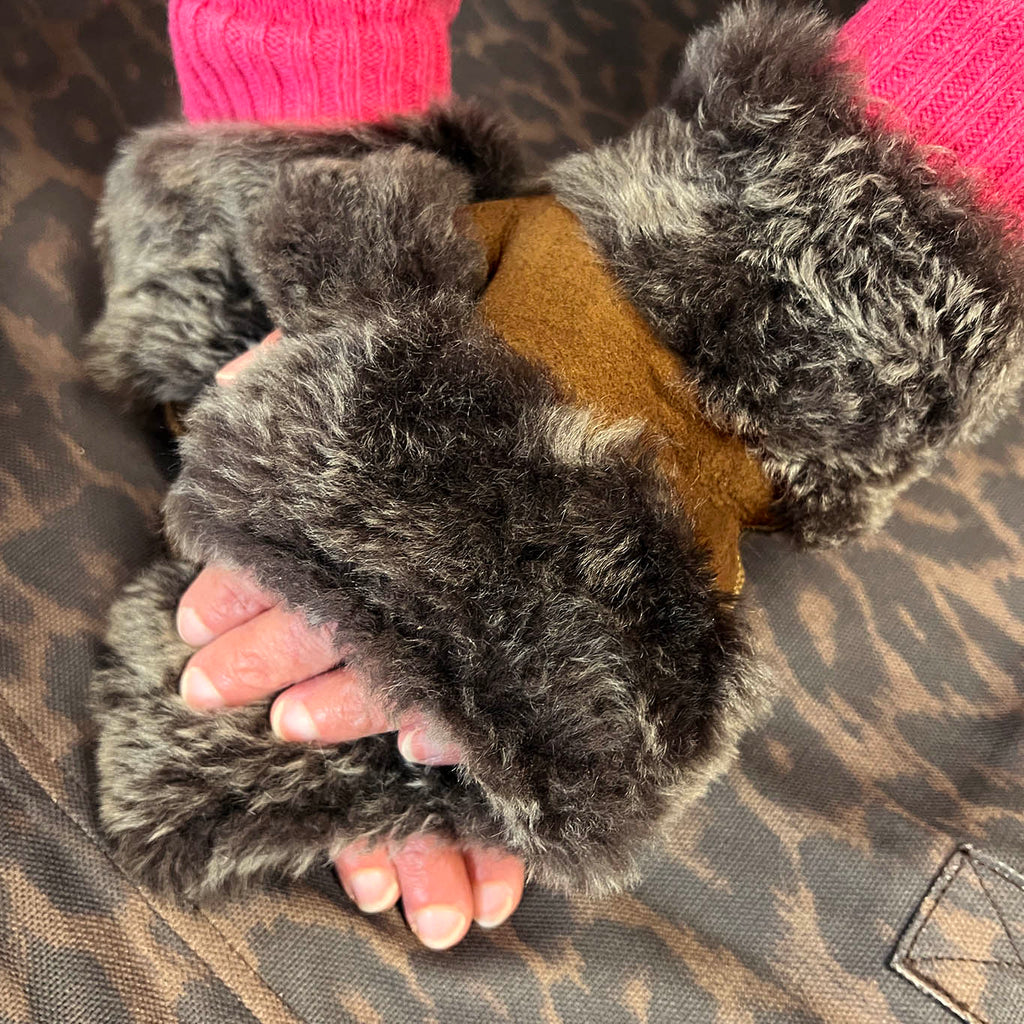 FINGERLESS GLOVES / Cappuccino Suede