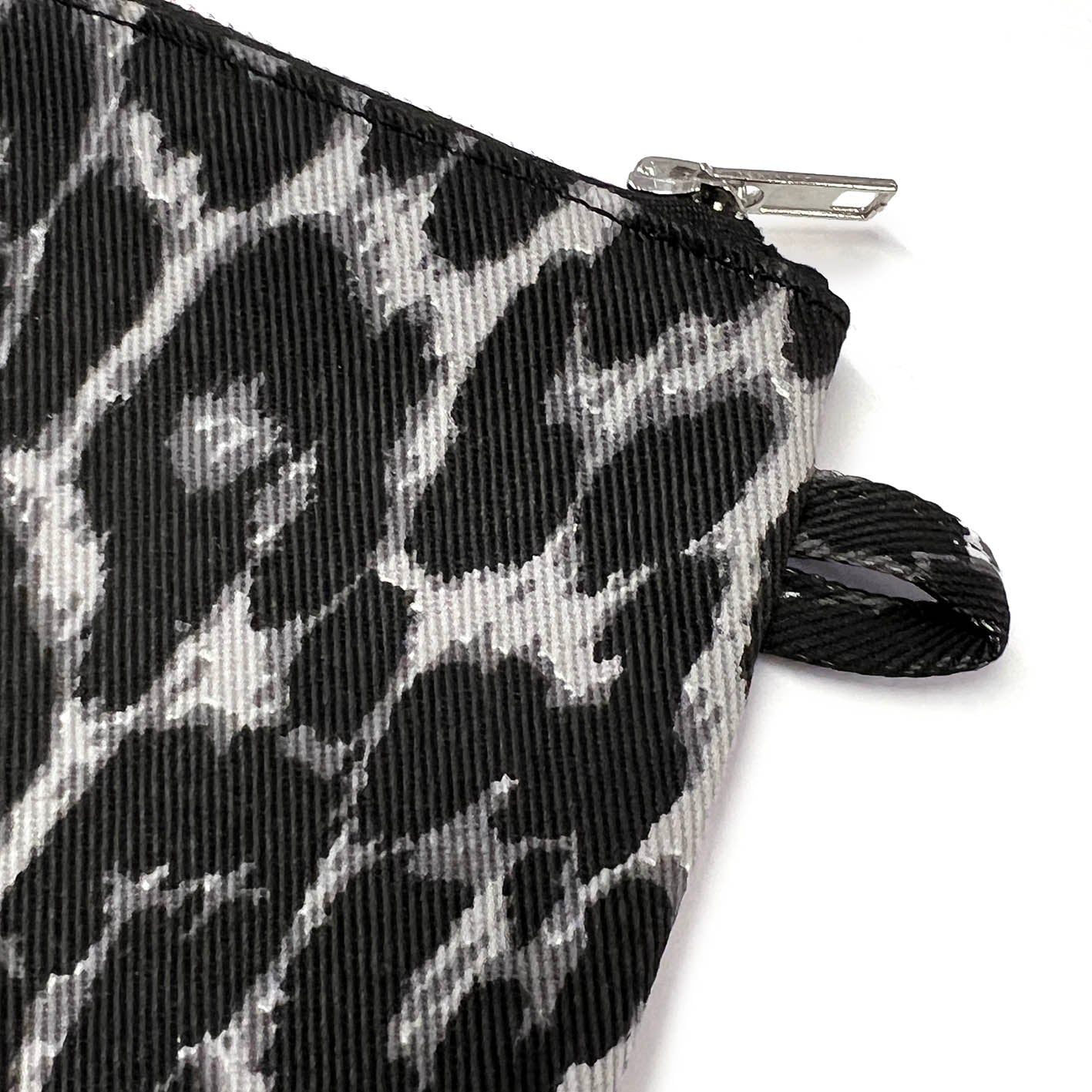 ZIPA CANVAS POUCH / Grey Leopard Print
