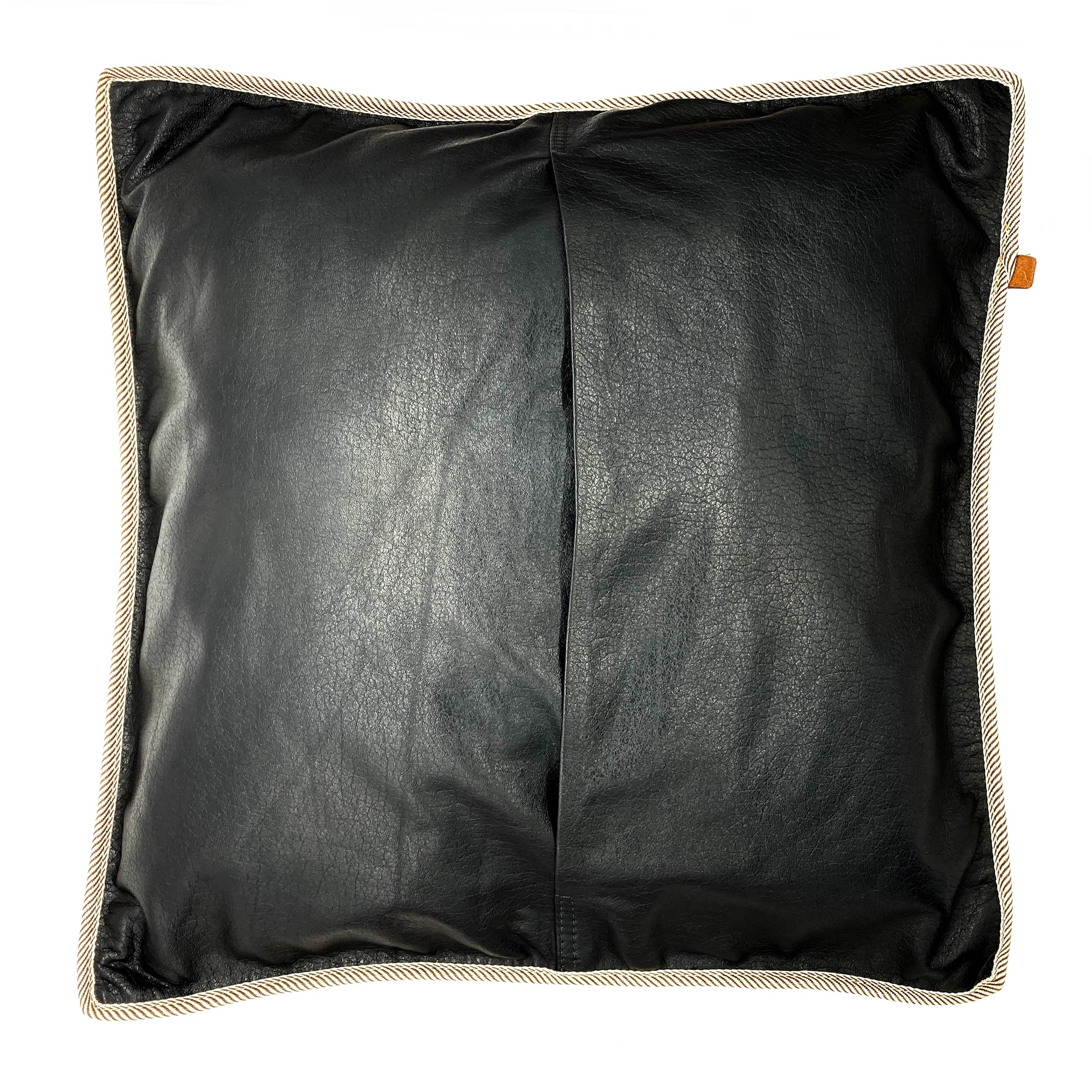 TRIANGLE CUSHION COVER / SQUARE E
