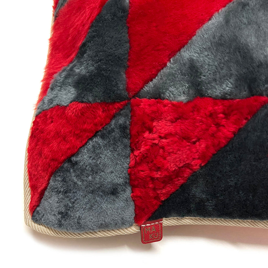 TRIANGLE CUSHION COVER / SQUARE J