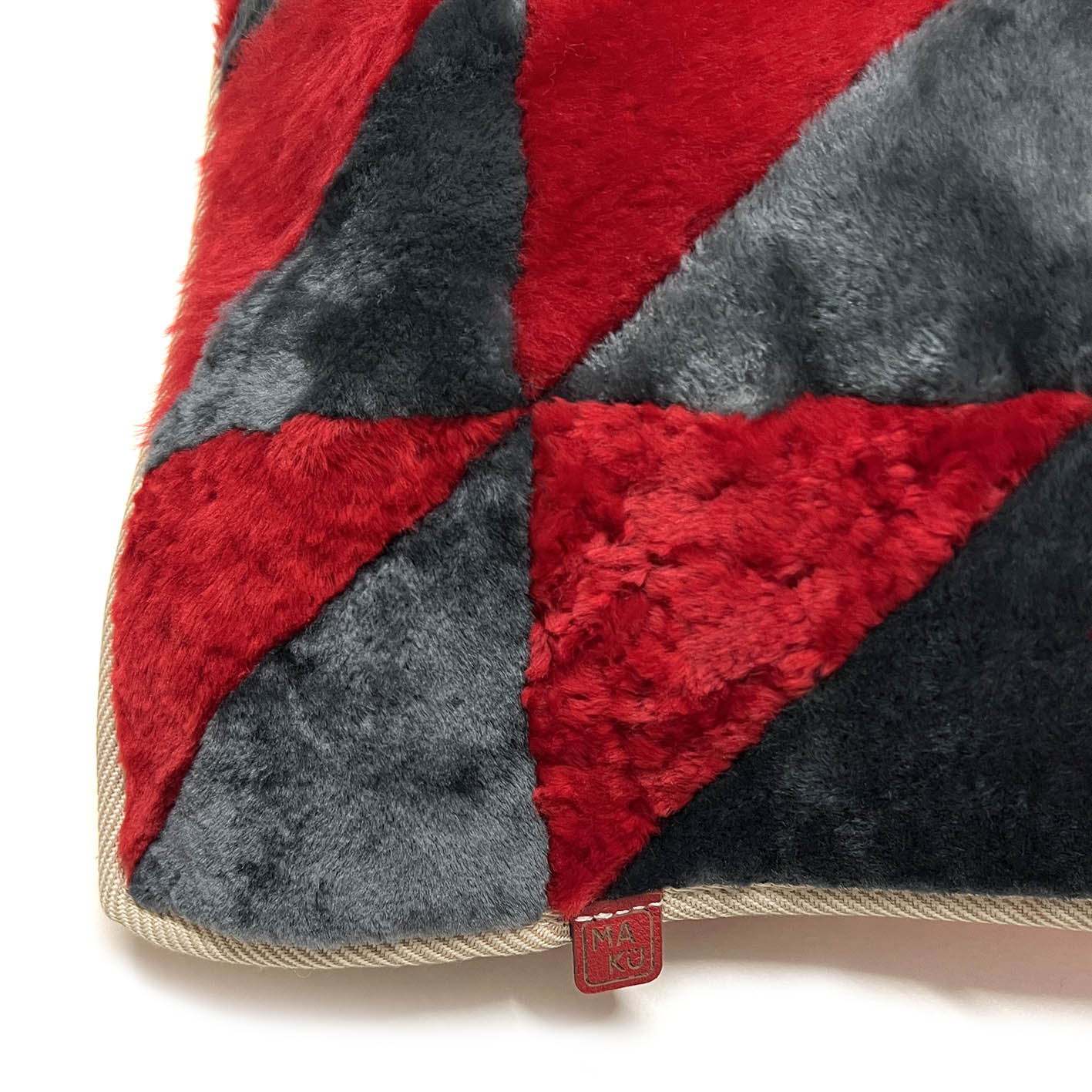 TRIANGLE CUSHION COVER / SQUARE J