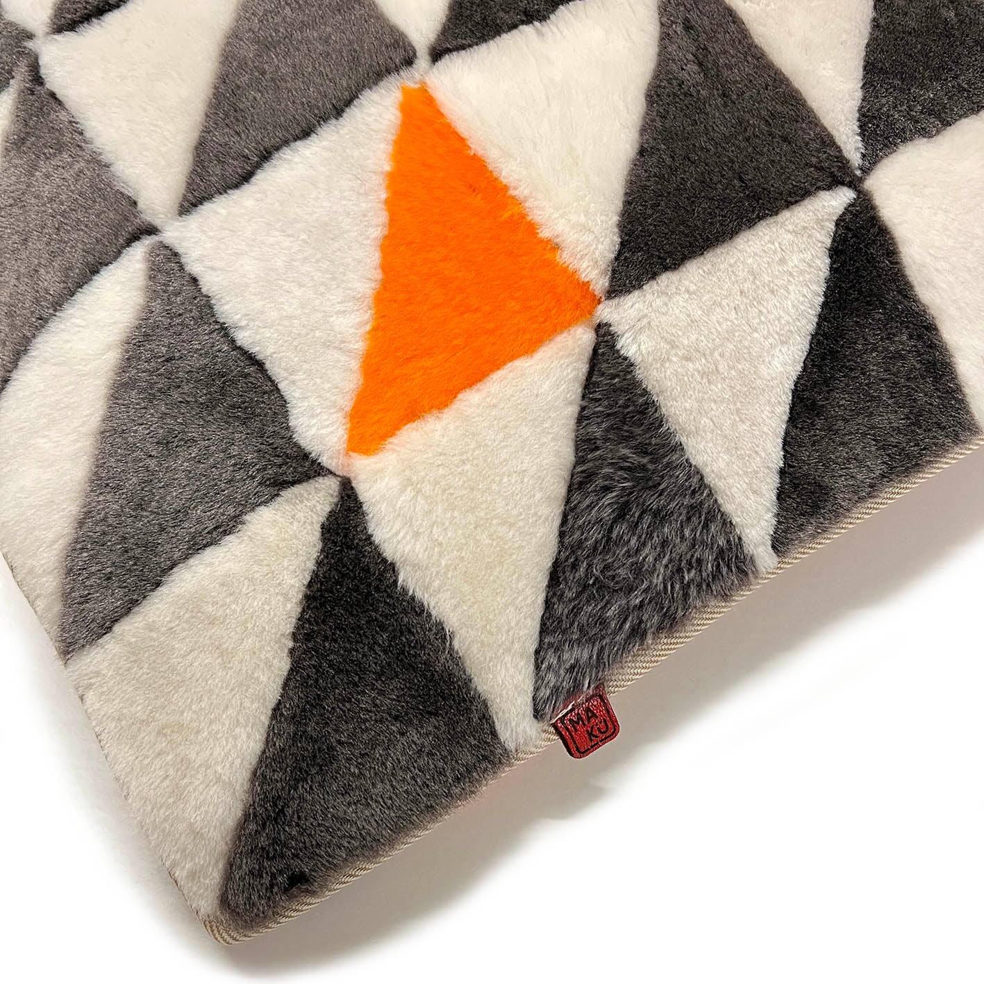 TRIANGLE CUSHION COVER / SQUARE L