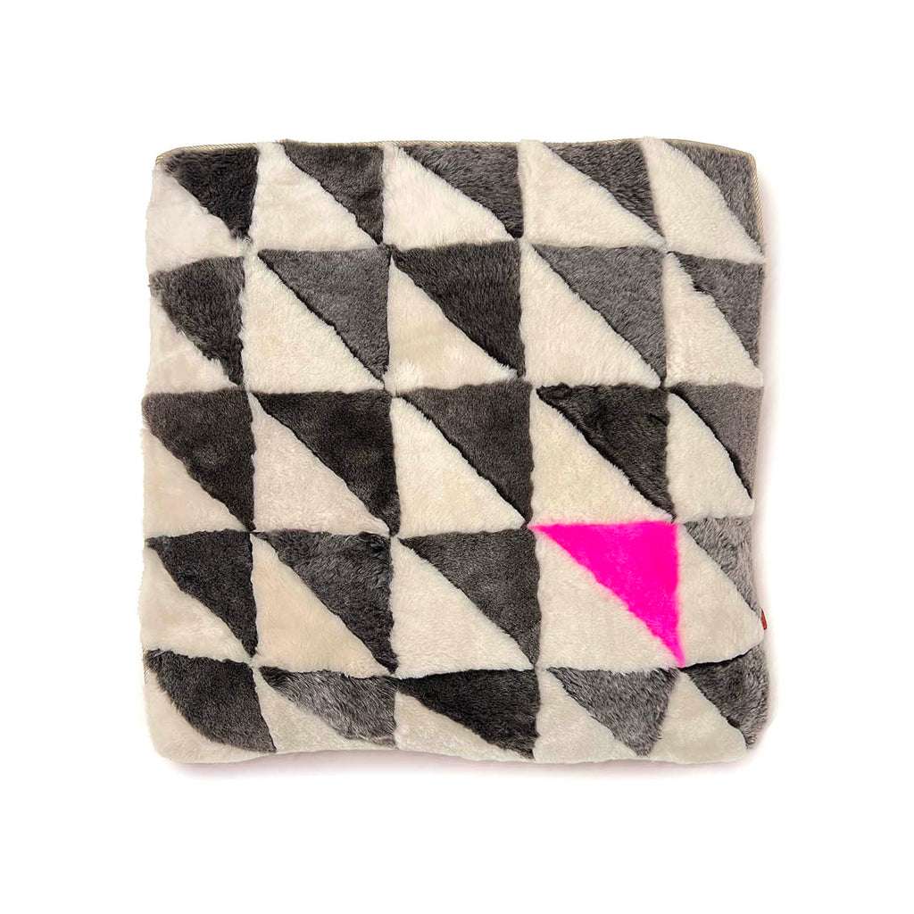 TRIANGLE CUSHION COVER / SQUARE M