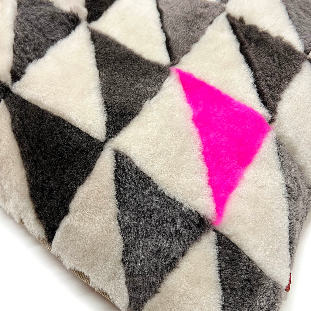 TRIANGLE CUSHION COVER / SQUARE M