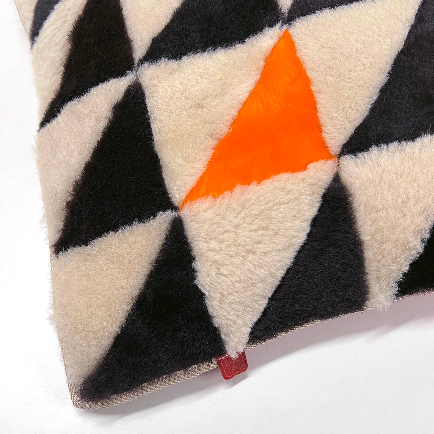 TRIANGLE CUSHION COVER / SQUARE P