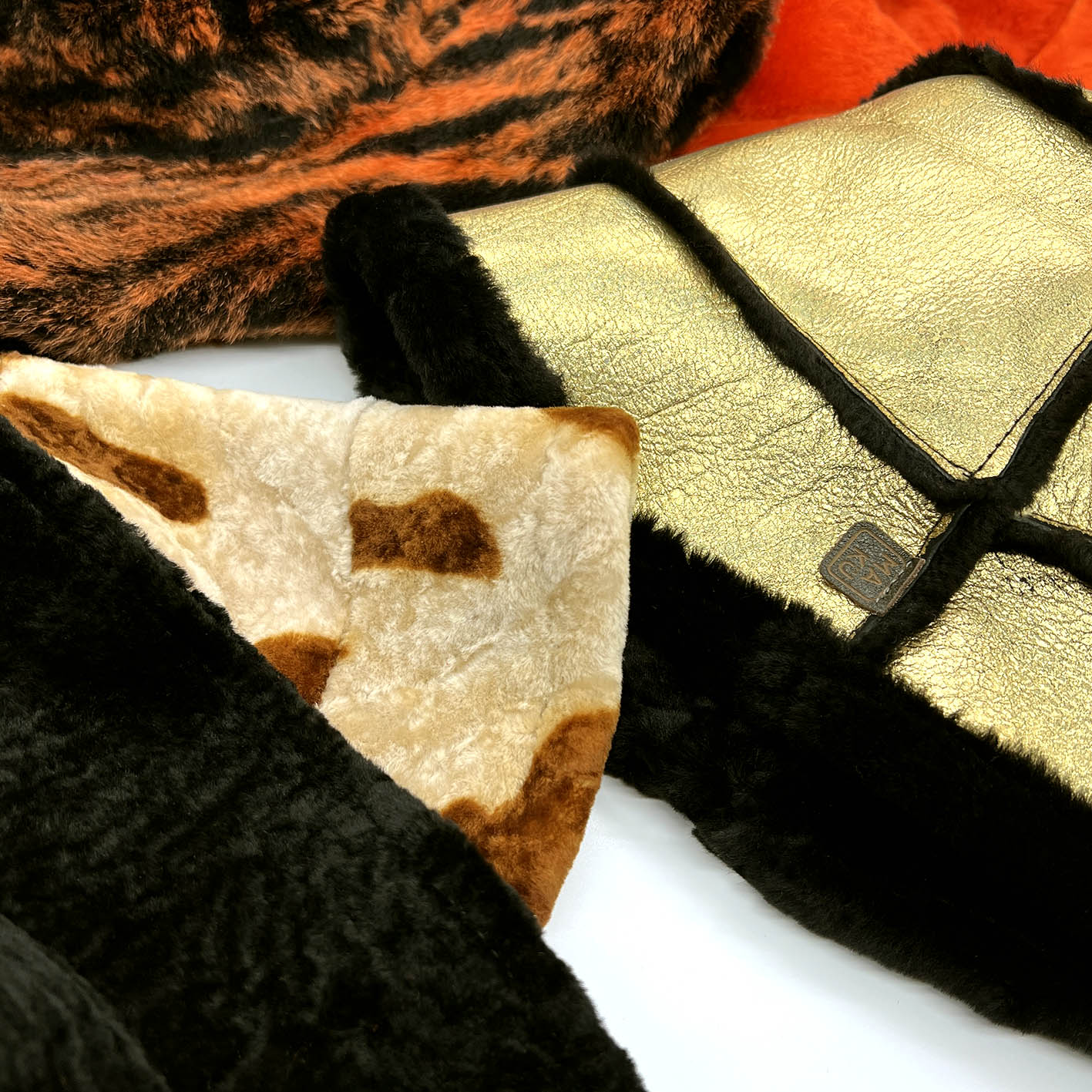 BUCKET HAT / Black + Gold reversible