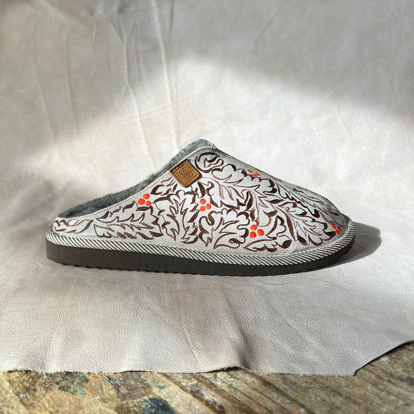 POLIN ACANTHUS BERRY / Designer edition slippers