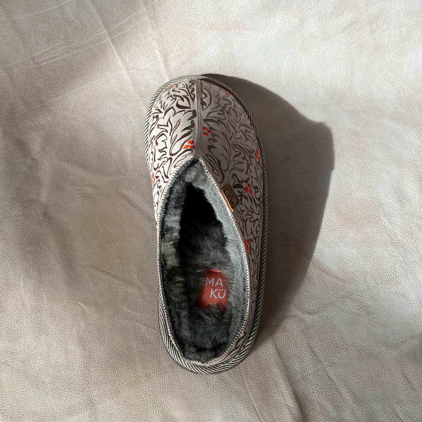 POLIN ACANTHUS BERRY / Designer edition slippers