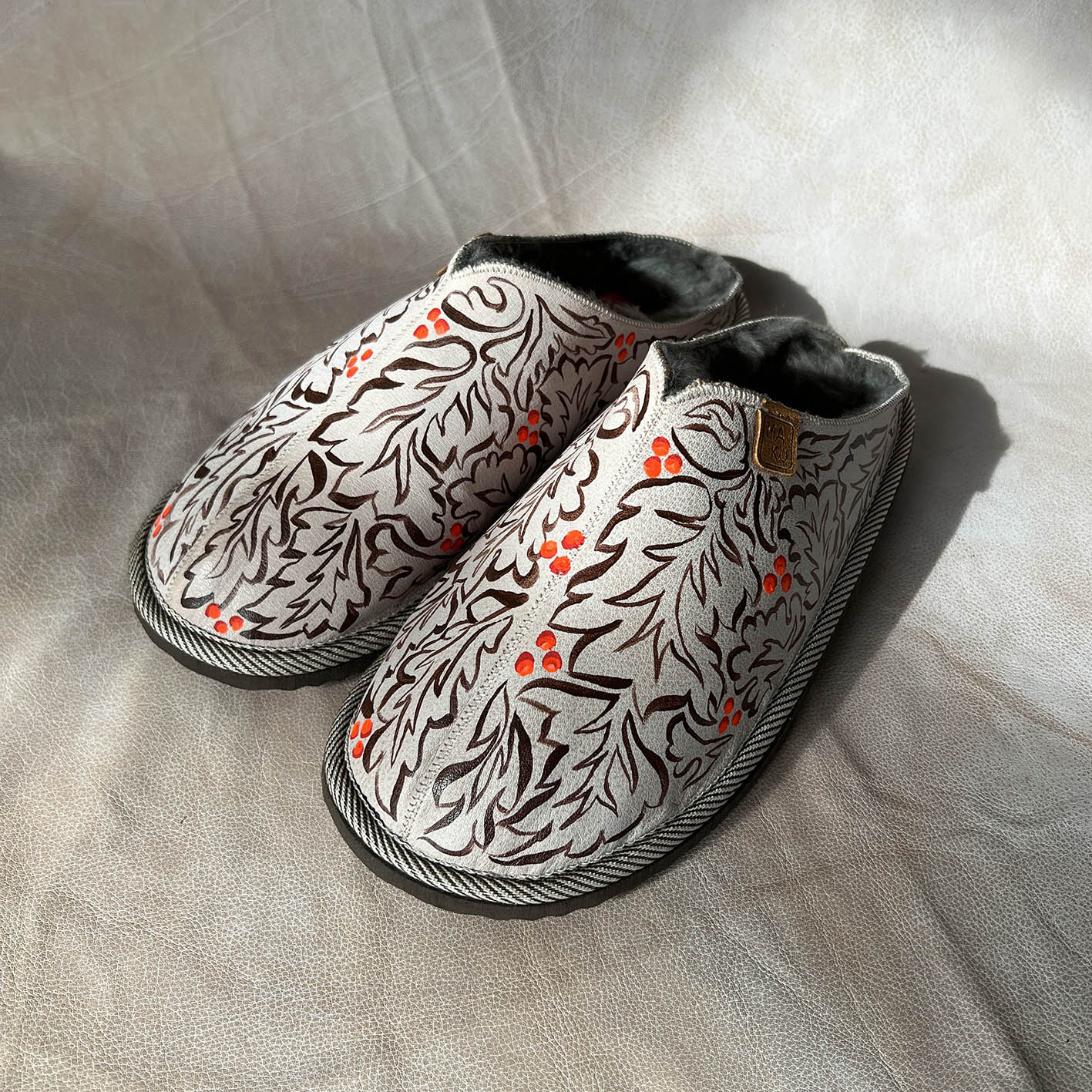 POLIN ACANTHUS BERRY / Designer edition slippers