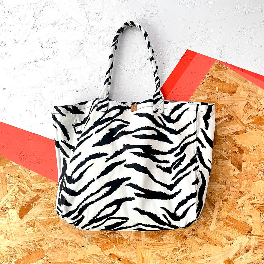 SHOPA CANVAS TOTE BAG / Large Zebra Print
