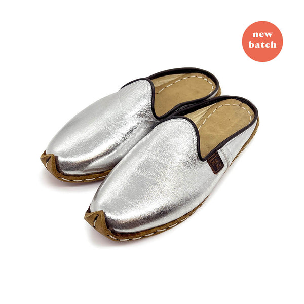 CHARYK TINSEL SILVER / hand-stitched leather slip-ons