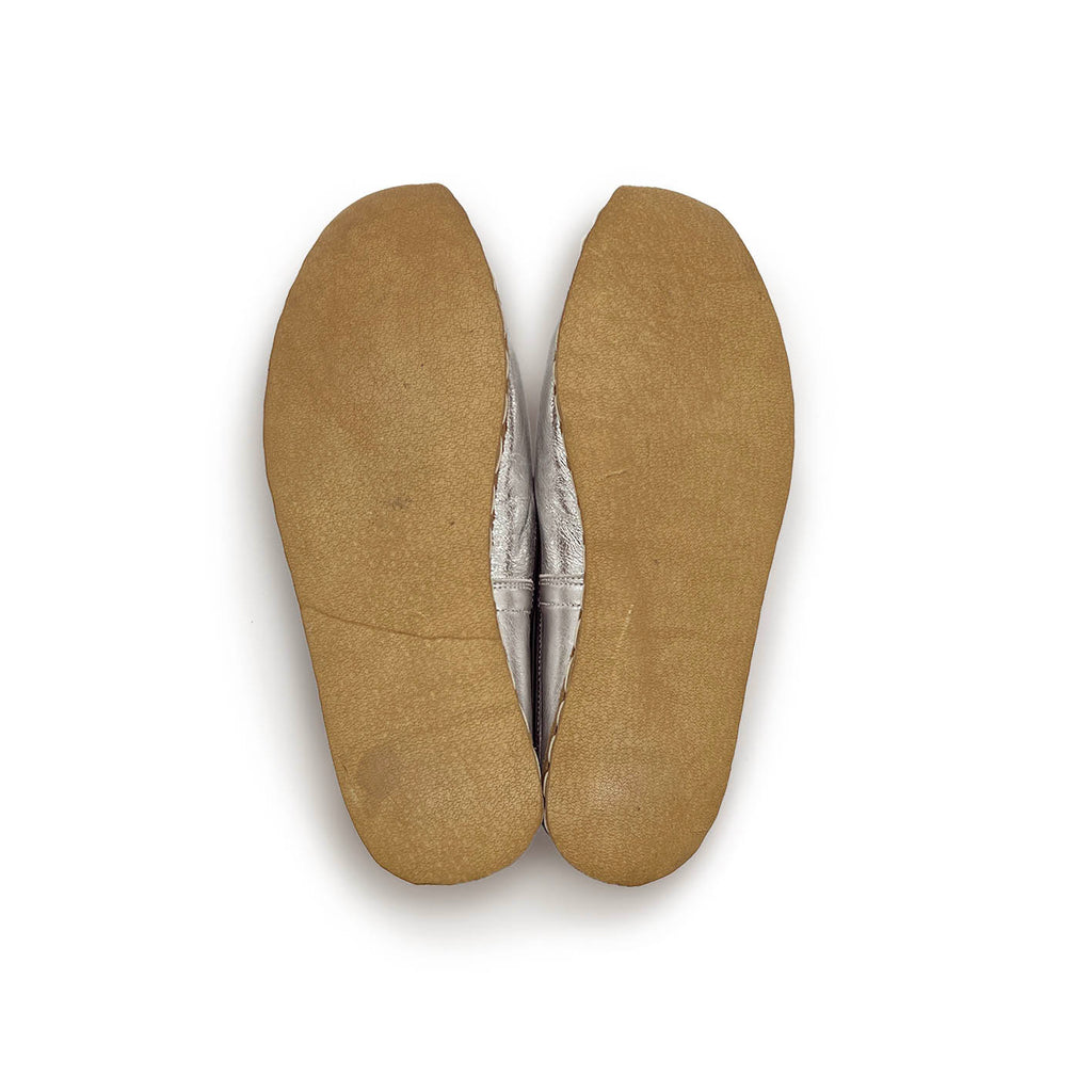 CHARYK TINSEL SILVER / hand-stitched leather slip-ons