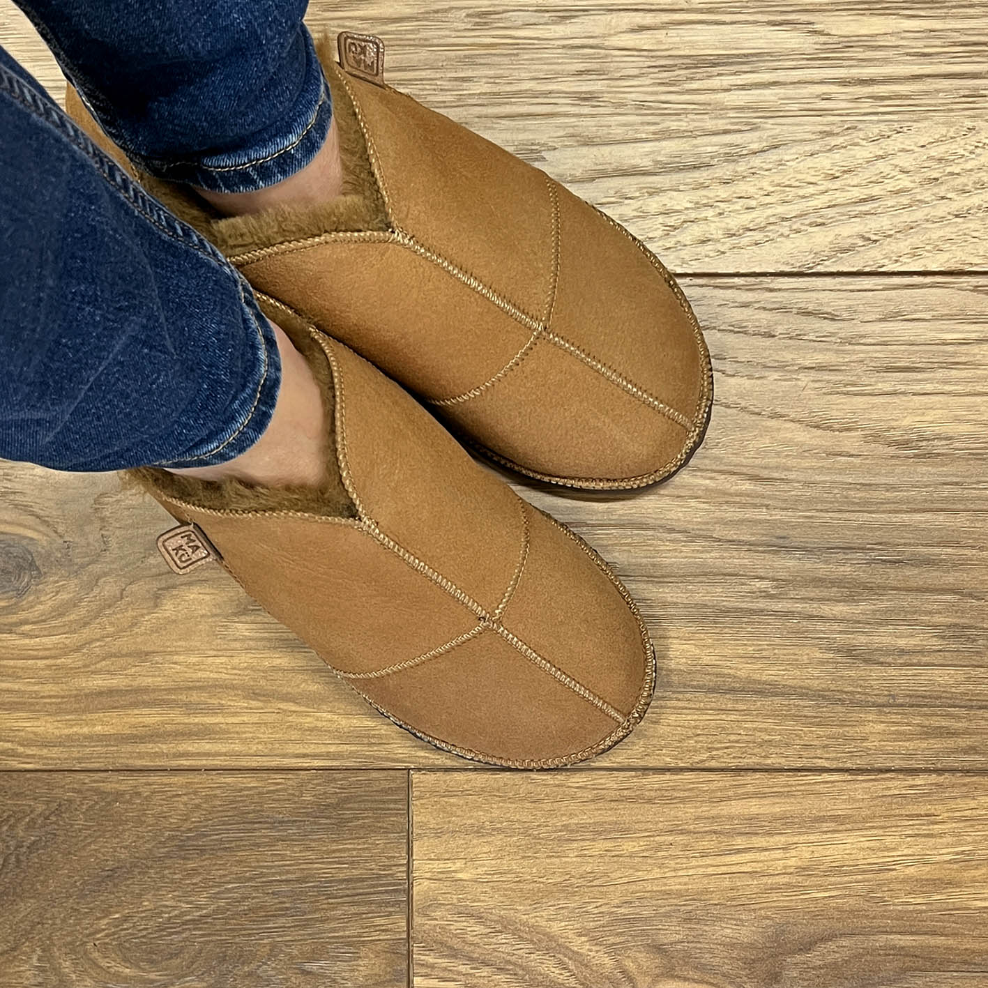 MERDANA SAND / Sheepskin slippers