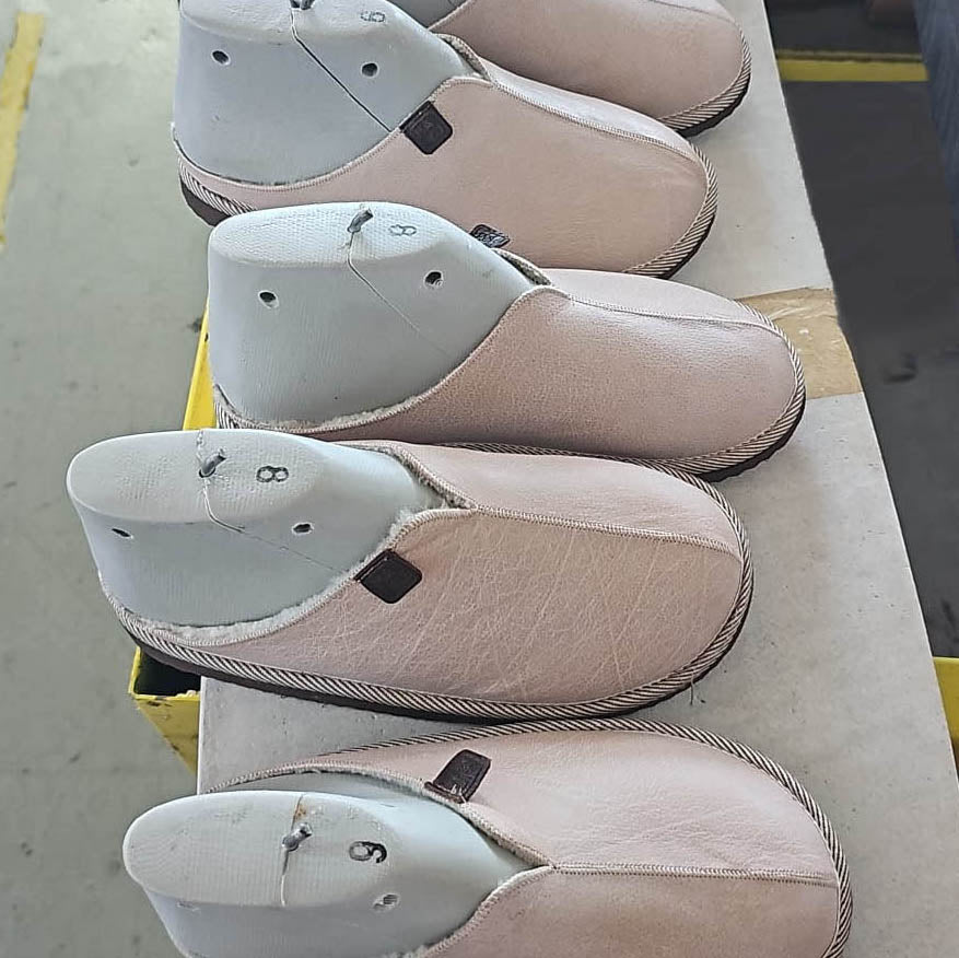POLIN ACANTHUS BERRY / Designer edition slippers