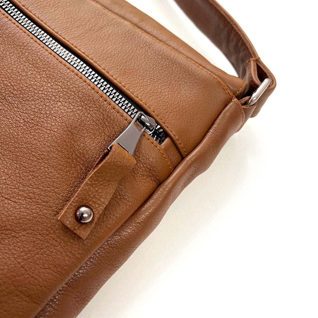 POSTINO Tan Leather / Courier bag
