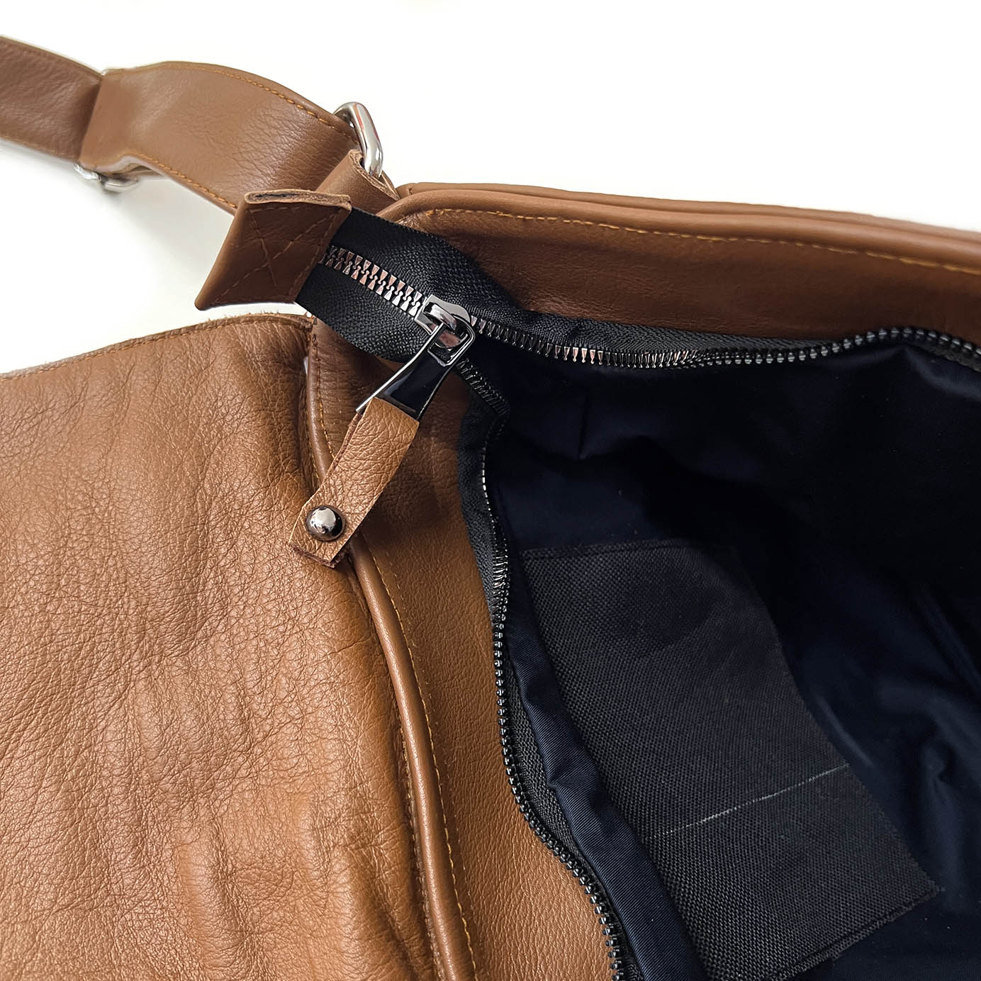POSTINO Tan Leather / Courier bag
