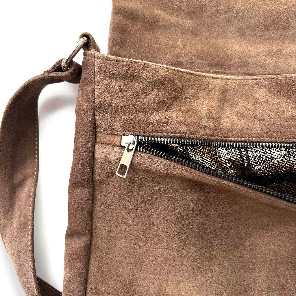 POSTINO Taupe Suede / Courier bag