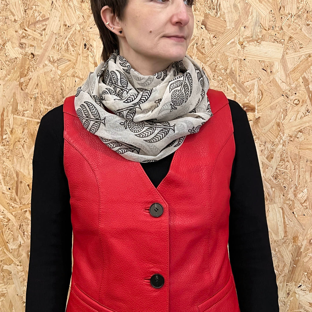 JEPKE Leather Waistcoat / Bright Red Grain