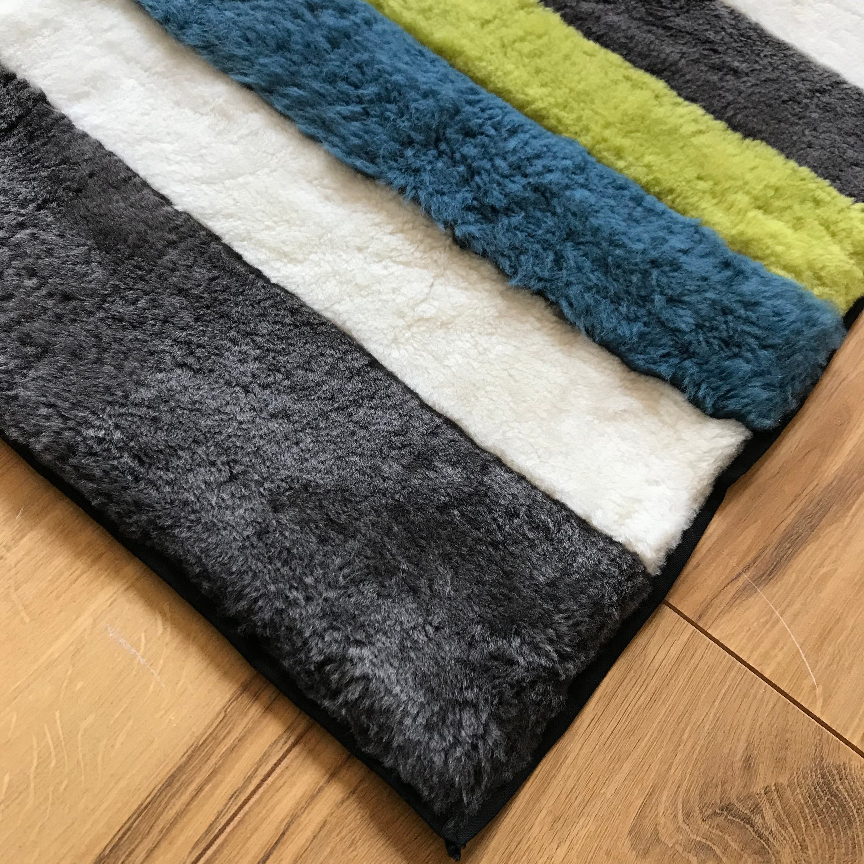 STRIPE THROW / DARK GREY + LIME