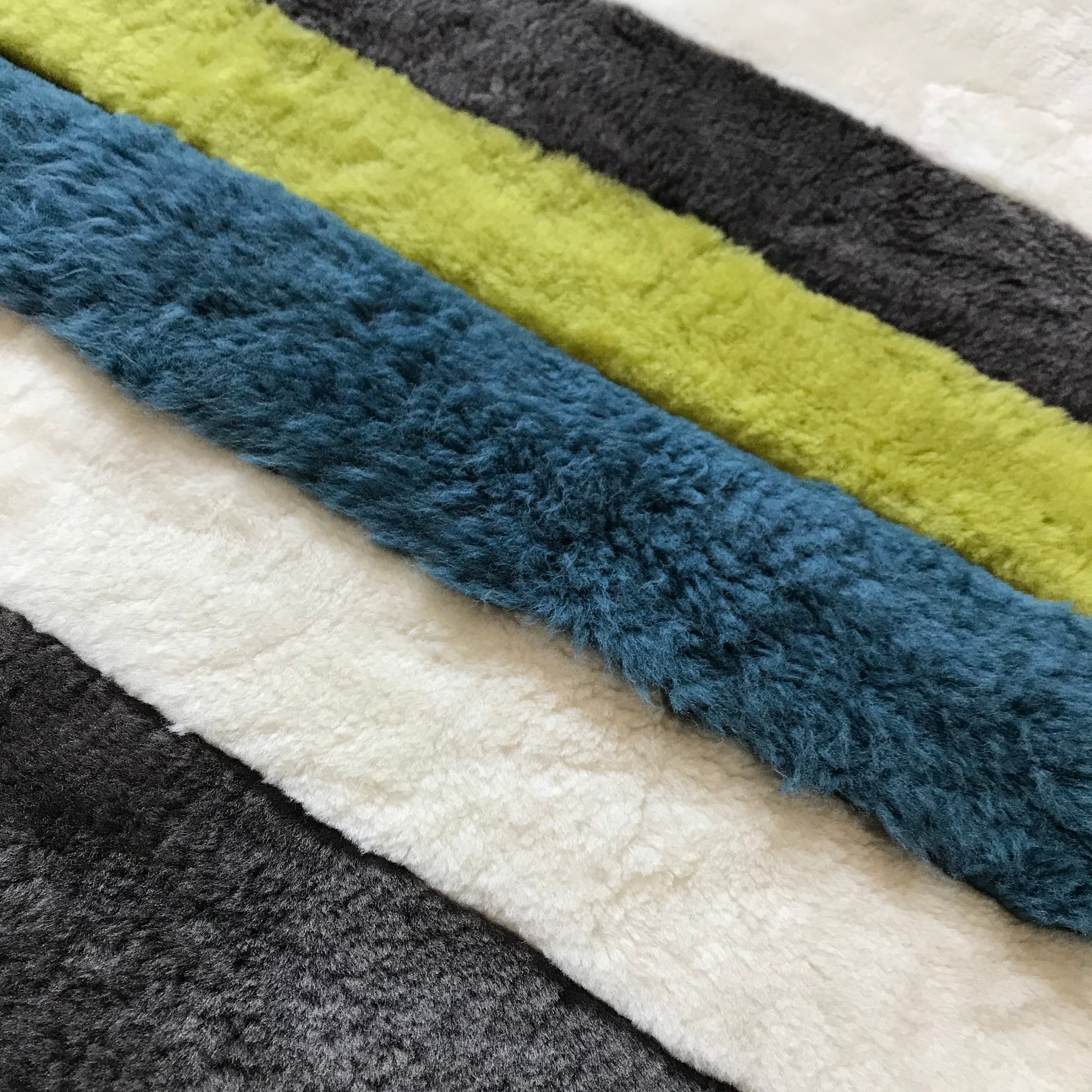 STRIPE THROW / DARK GREY + LIME